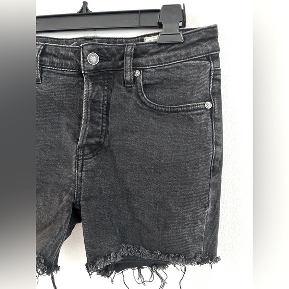 We The Free Distressed Hem Mid Rise. Shorts In Black Ash Size 27 - Picture 4 of 9
